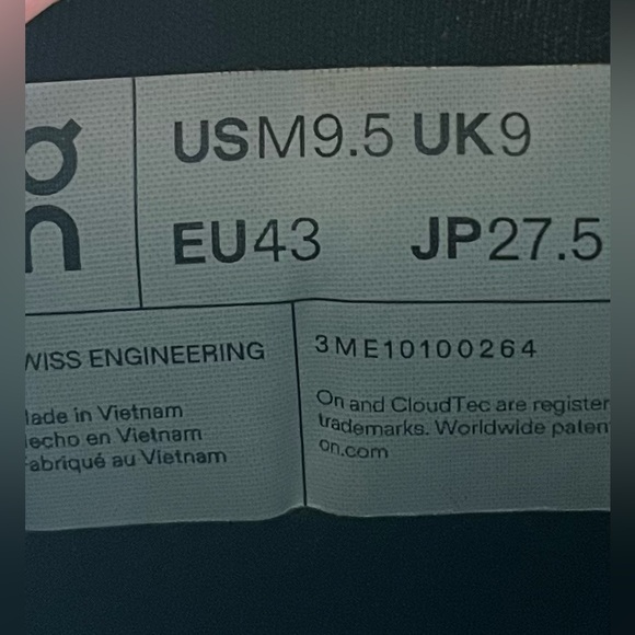 On CloudTilt REFLECTIVE LIGHTWEIGHT Mens Size 9.5 Running Shoes Sneakers Black - Picture 11 of 12